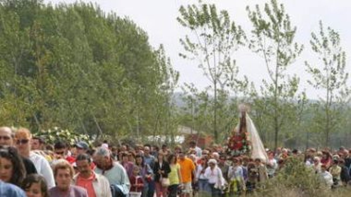 La Virgen del Villar en un momento de la romería del año pasado.