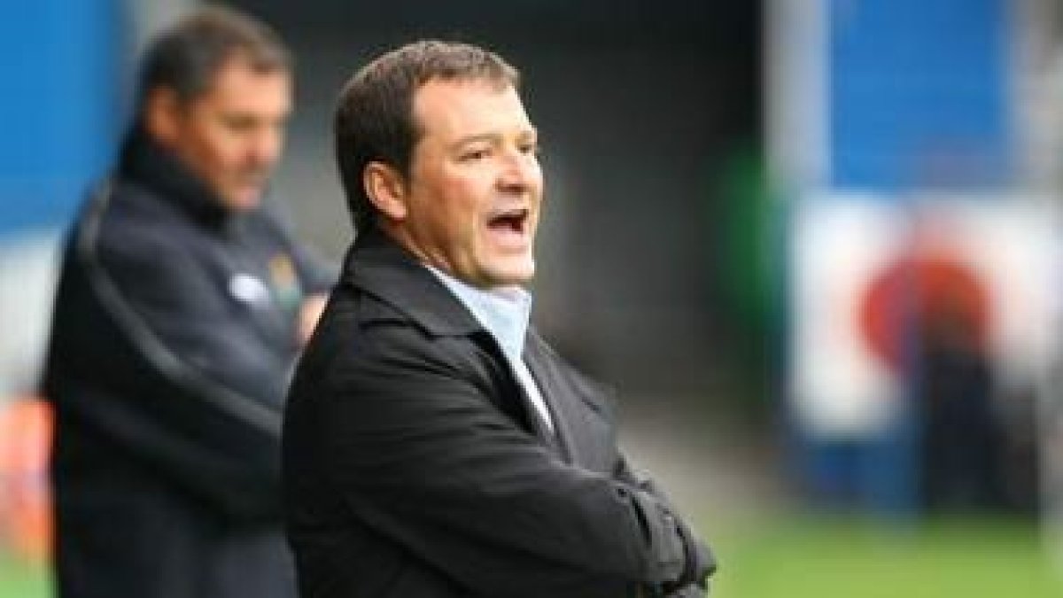 Ángel Viadero -técnico del Eibar- en su etapa en la SD Ponferradina, se enfrenta a su ex equipo.