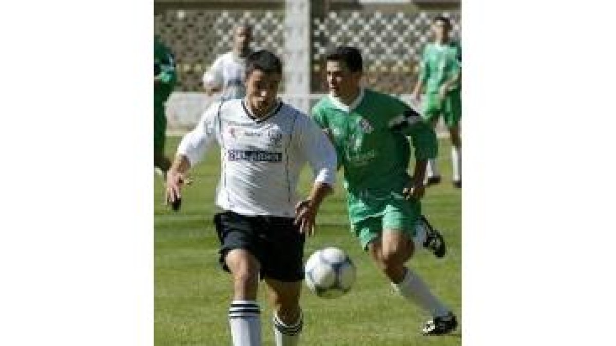 Juan Antonio, a la izquierda, será baja esta tarde en el equipo hullerista
