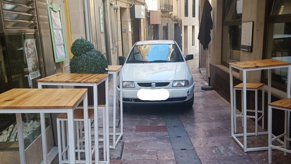 La conducatora se confunció de itinerario al acceder al casco antiguo de León. AYUNTAMIENTO DE LEÓN