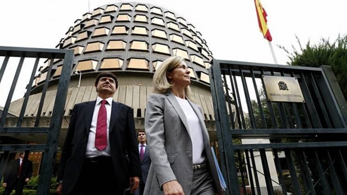 La abogada General del Estado, Marta Silva, tras presentar el recurso contra la ley de consultas catalana este mediodía en el Tribunal Constitucional