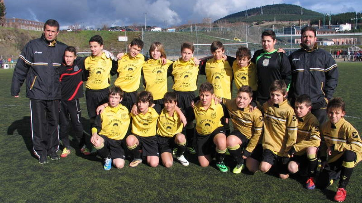 Formación del equipo del Cuatrovientos B que milita en la categoría infantil.