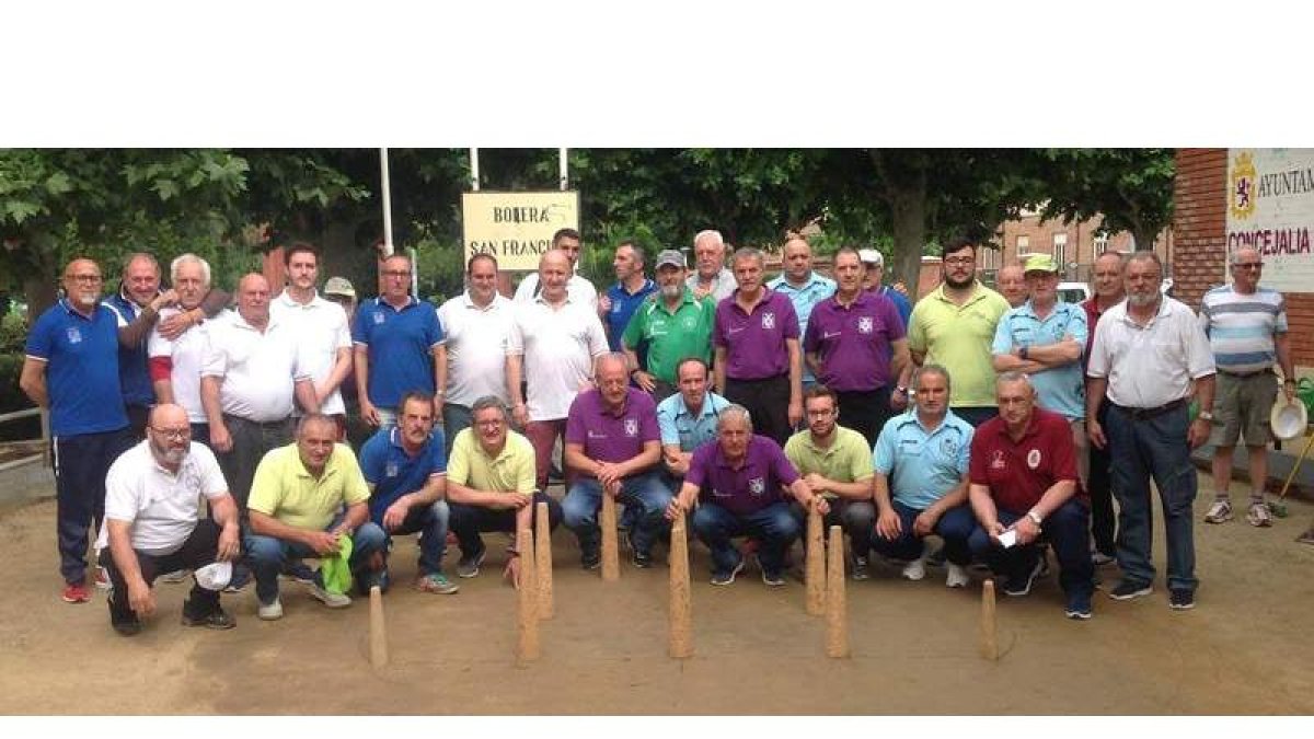 Foto de familia de los participantes en el Trofeo San Juan. P.C.