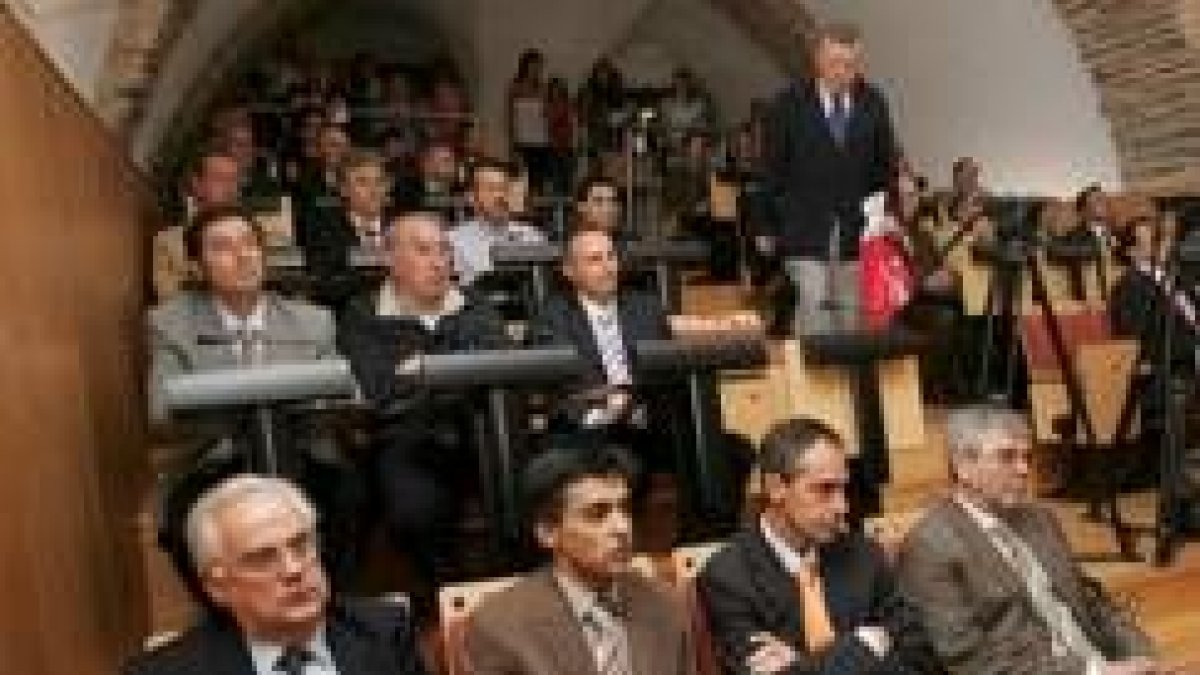 Los empresarios locales y coruñeses llenaron el Museo de la Radio