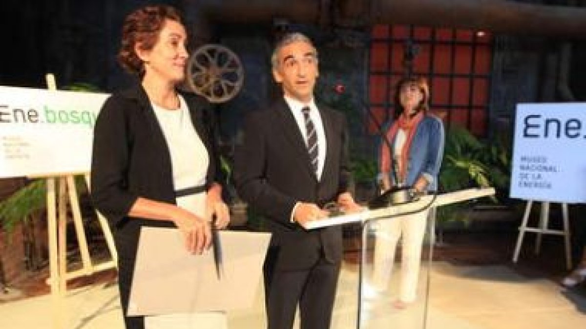 Los arquitectos ganadores del concurso de ideas, con Esther Aparicio al fondo.