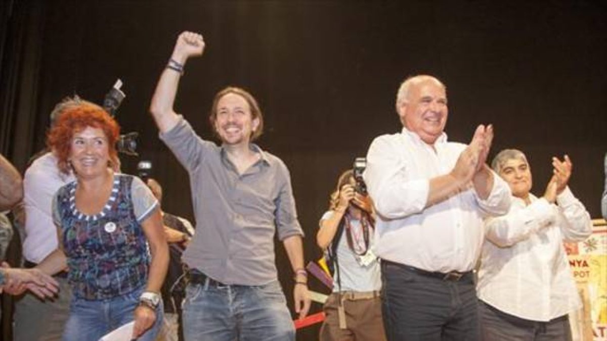 El líder de Podemos, Pablo Iglesias, y el candidato de Catalunya Sí que es Pot, Lluís Rabell, en el mitin de este jueves, 24 de septiembre, por la noche en Tarragona.