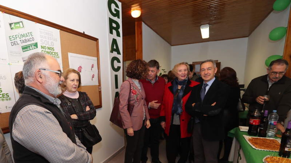 Momento de la inauguración de la sede, ayer. ANA F. BARREDO