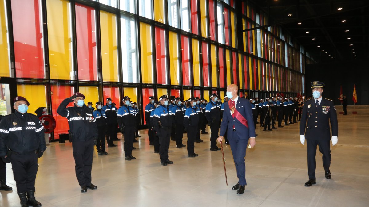 Un momento del homenaje de esta mañana. AYUNTAMIENTO DE LEÓN