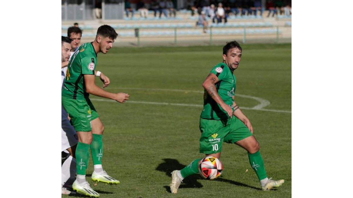 Javi Amor no pudo marcar para un necesitado Astorga. FERNANDO OTERO