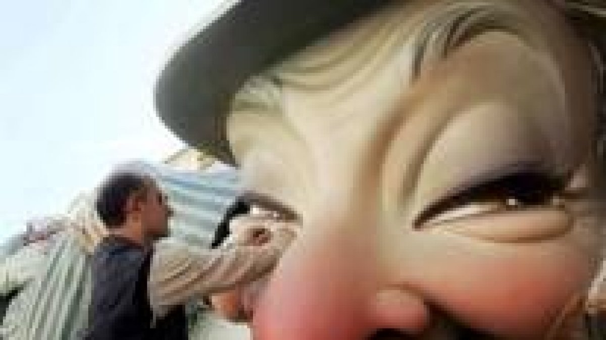 Detallles de la falla de Convento Jerusalén, la más grande de este año