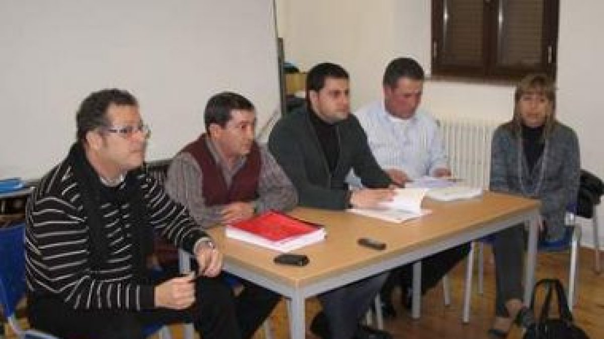 Villaverde, Álvarez, Del Blanco, Rojo y Larrauri, en Boñar.