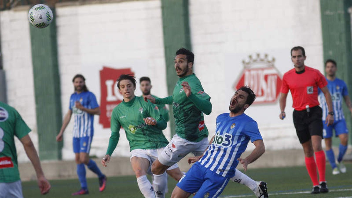 El campo del Guijuelo siempre ha sido un obstáculo para la Deportiva. LOF
