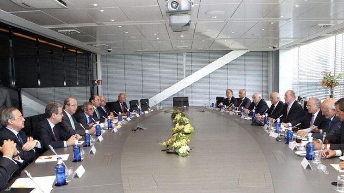 Los miembros del Consejo Empresarial para la Competitividad con el rey Juan Carlos en agosto del 2008.