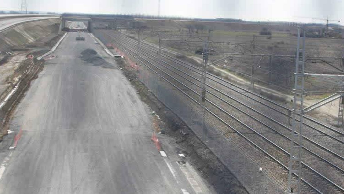 Obras del AVE en su entrada a León, esta misma semana.