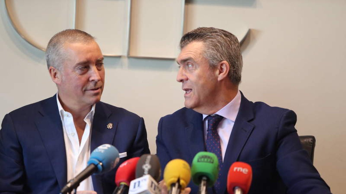 Javier Gómez y Javier Cepedano, ayer en la Fele. RAMIRO