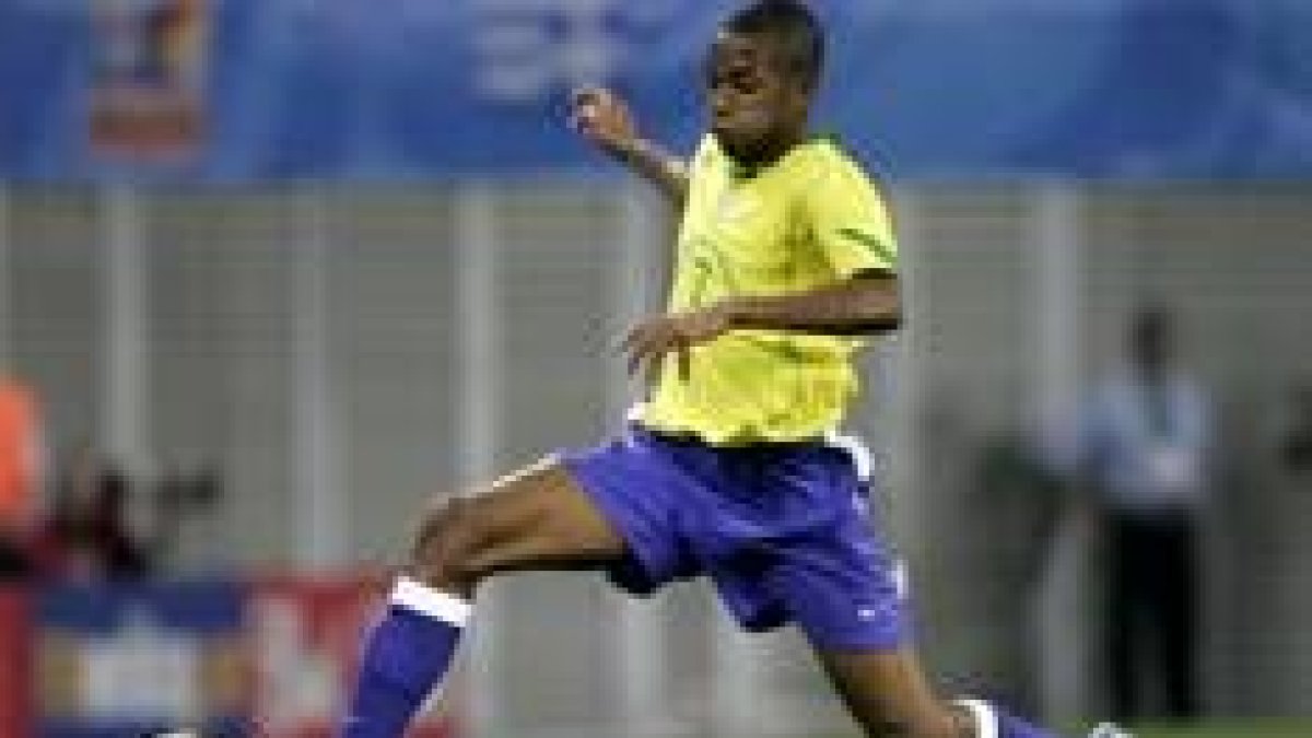 La apuesta del Real Madrid para esta temporada es el joven delantero brasileño Robinho
