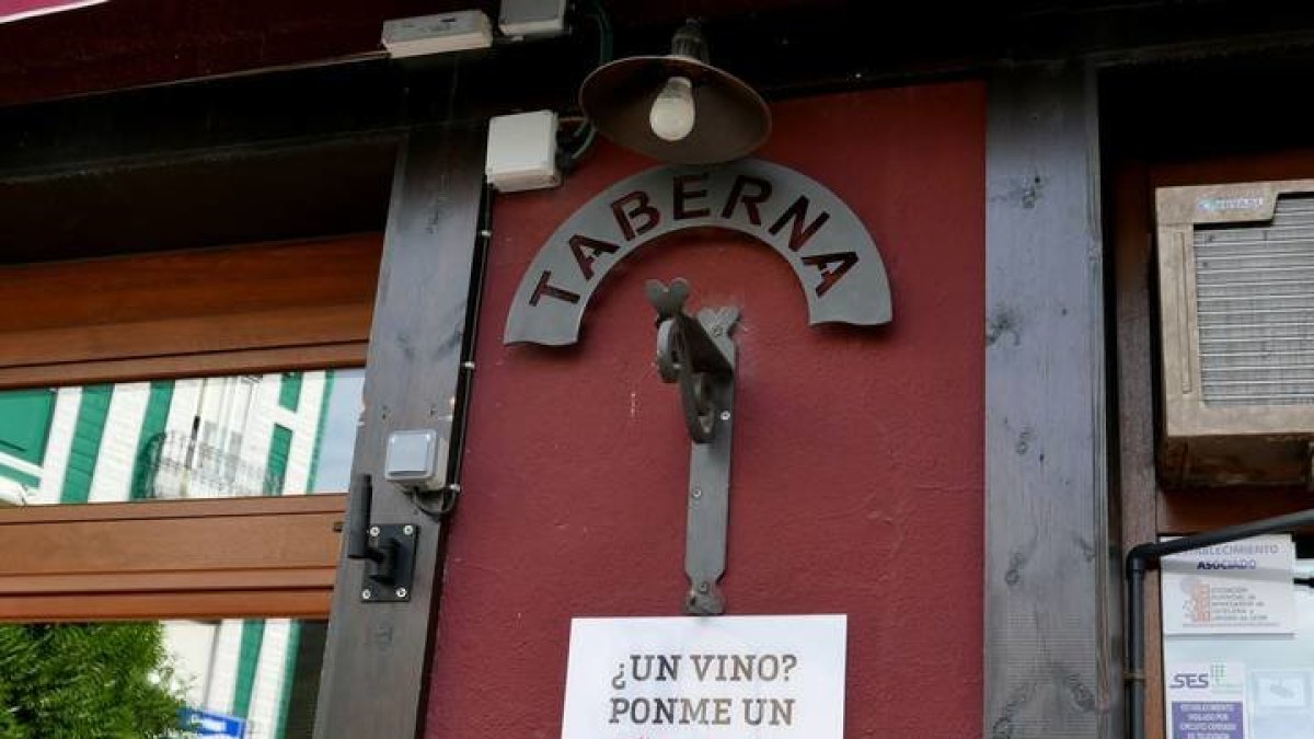 Placa con la que la DO León identifica a los establecimientos adheridos. DL