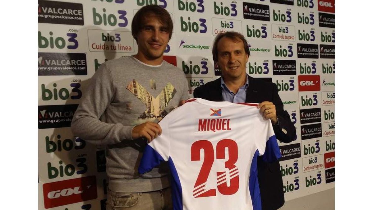 Ignasi Miquel, junto a Carlos Lasheras en el acto de presentación como deportivista.