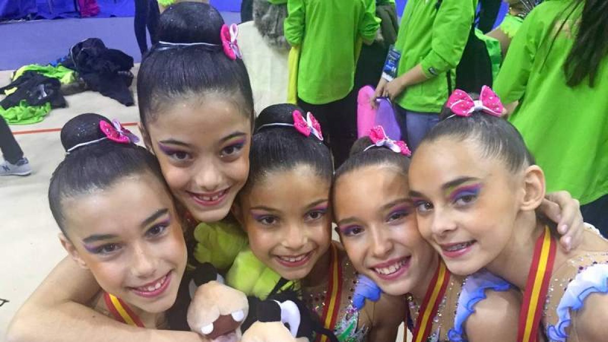 Las infantiles, con su segunda medalla de oro.