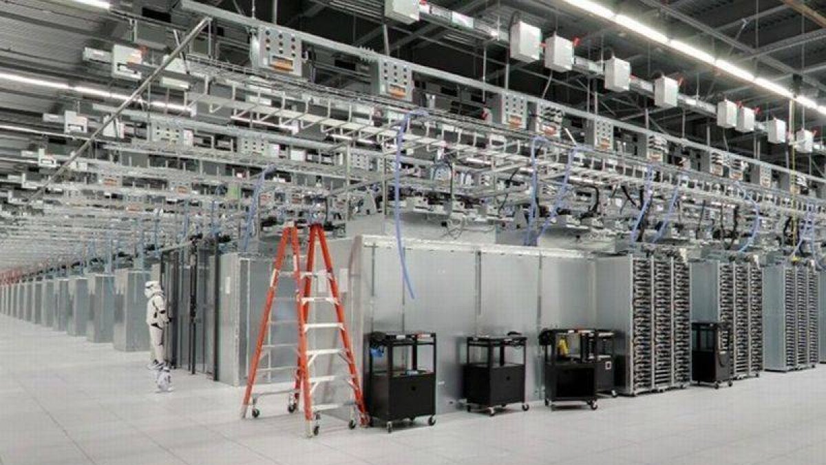 Un soldado imperial de Star Wars protege un centro de datos de Google. La compañía lo ha situado allí para, con humor, celebrar la publicación de imágenes de sus 'data centers'.