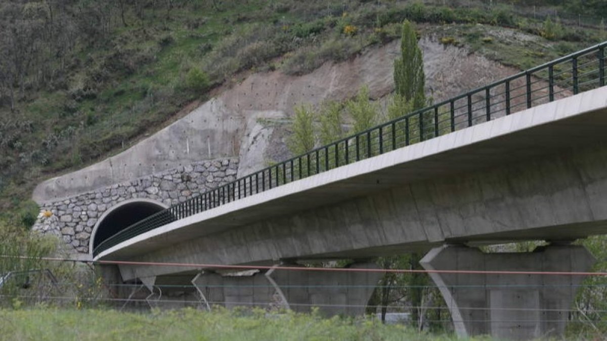 Plataforma de la alta velocidad entre León y Asturias. RAMIRO