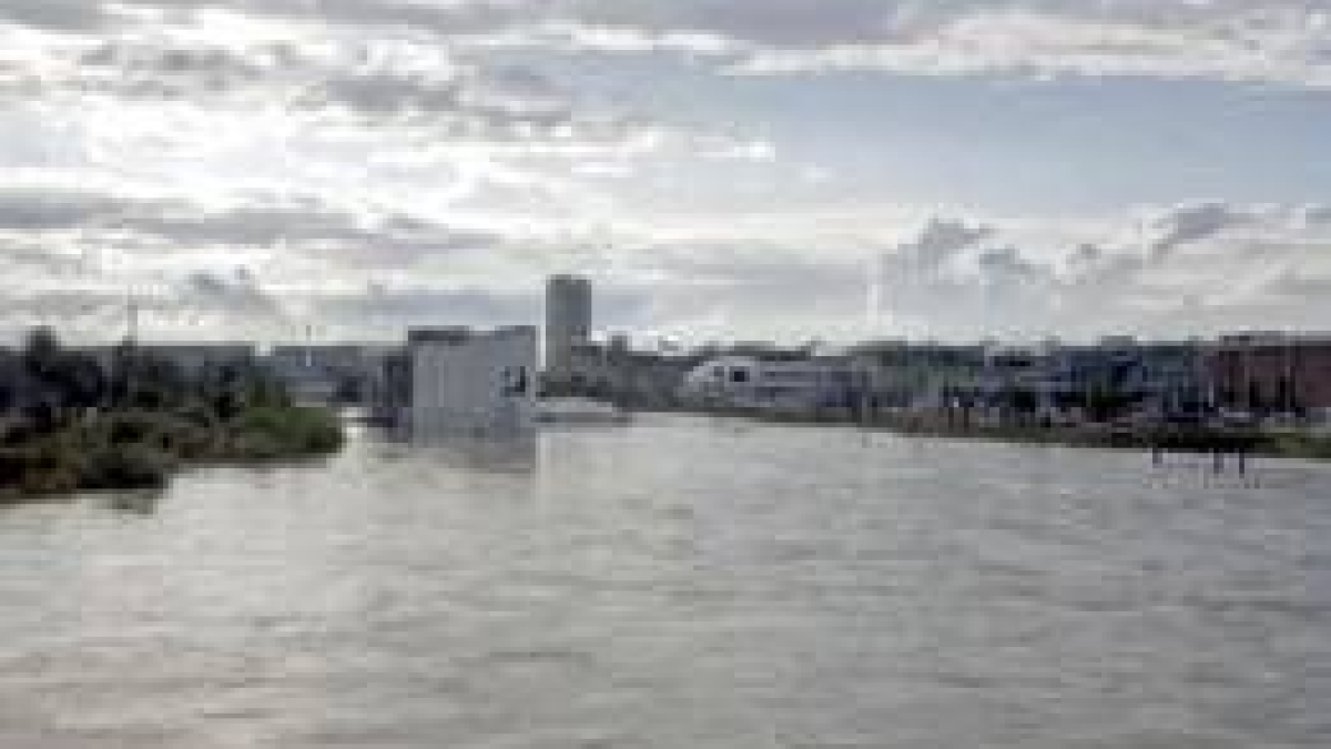 Crecida del Ebro en las cercanías de las obras de Expoagua en Zaragoza