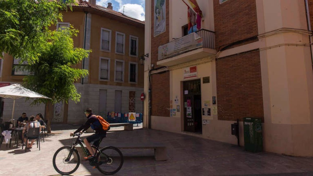 Puerta principal del colegio Ponce de León. FERNANDO OTERO