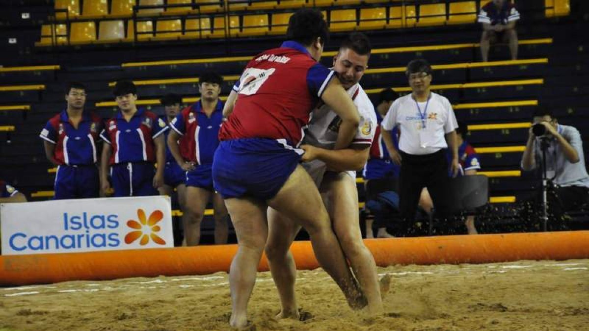 El emparejamiento frente a Corea no resultó propicio para los luchadores leoneses. A. QUIÑONES