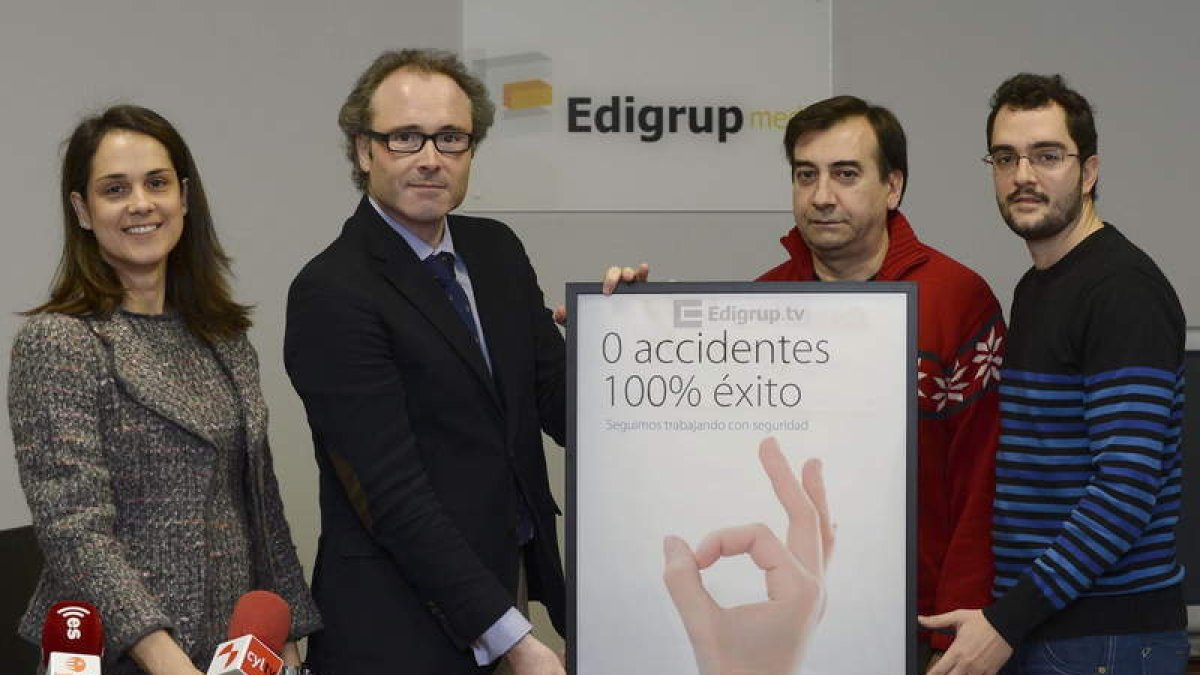 Adriana Ulibarri, Agustín Tapia y los delegados sindicales de Edigrup.