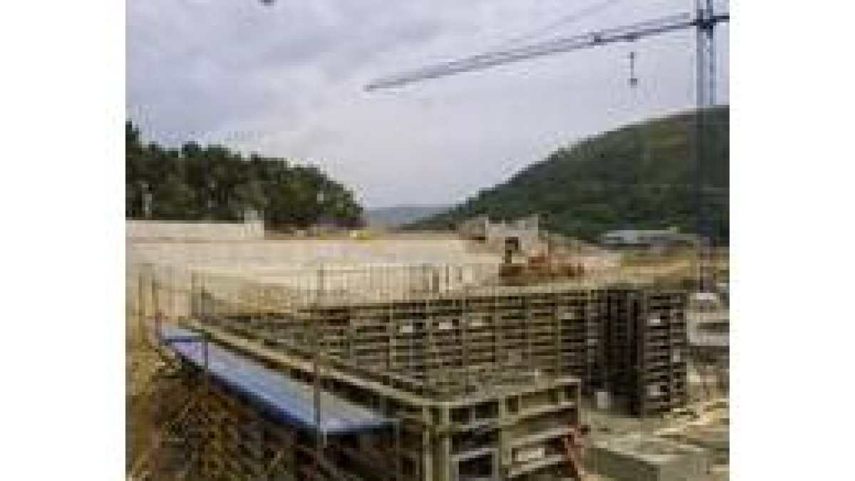 El PSOE cuestiona la seguridad que pueda ofrecer el auditorio en obras