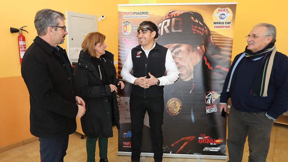 José Luis Espinosa presentó la prueba junto a responsables institucionales. L. DE LA MATA