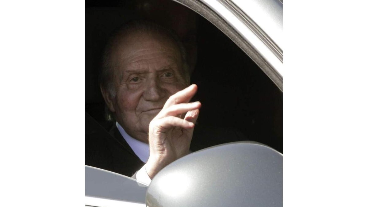 El rey Juan Carlos a su llegada al Hospital Quirón.