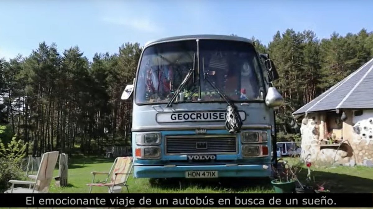 El autobús en el que vive Fay Victoria Durrant y su familia. DL