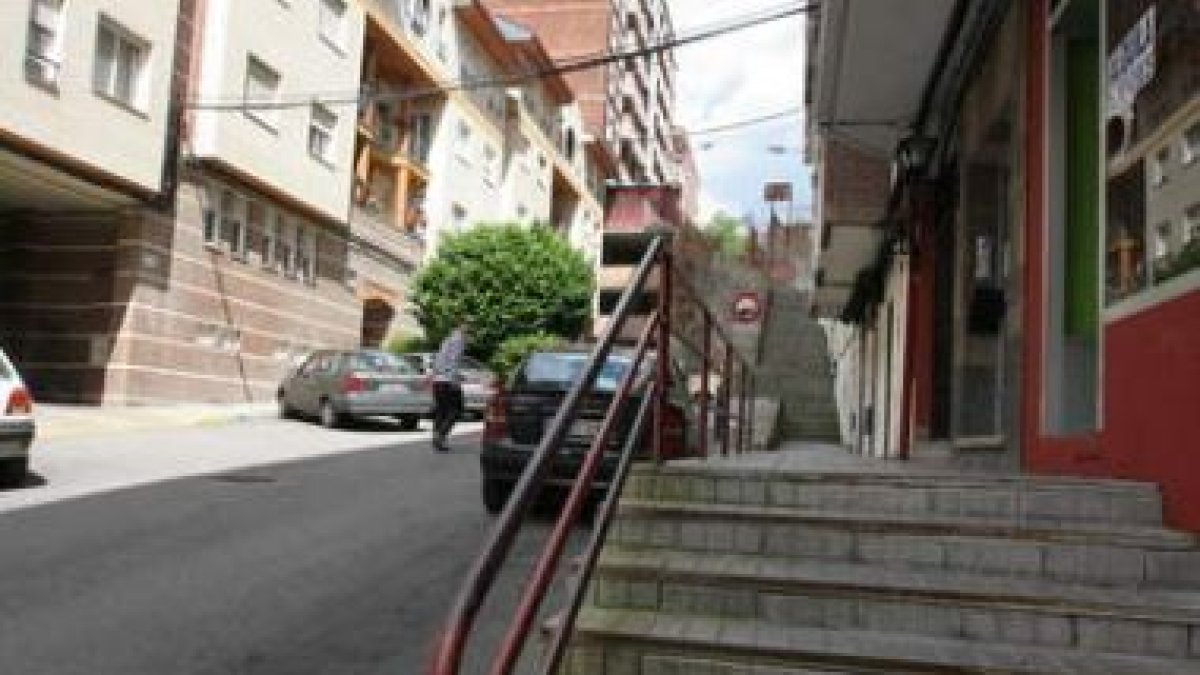 El elevador sustituirá las actuales escaleras de la calle Guatemala.