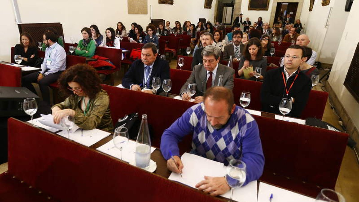 Oncólogos participantes en el congreso que se celebra en León.