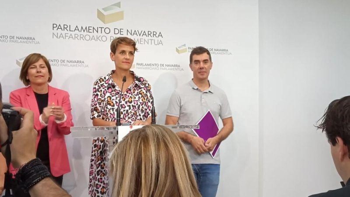 Uxue Barcos y María Chivite, en rueda de prensa.