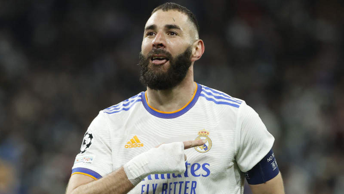 Karim Benzema alcanzó ante el PSG los 309 goles con la camiseta del Real Madrid. JUANJO MARTÍN
