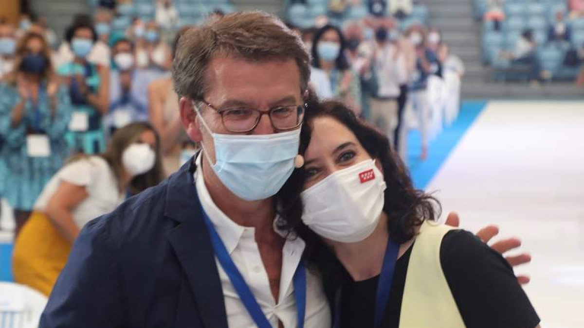 Alberto Núñez Feijóo junto a la presidenta de la Comunidad de Madrid, Isabel Díaz Ayuso. XOAN REY