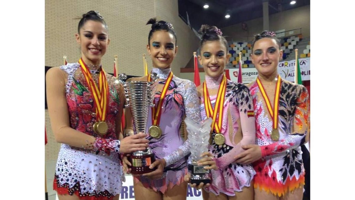 Carolina, Andrea, Sara y Gemma subieron a lo más alto del podio en la Copa de la Reina.