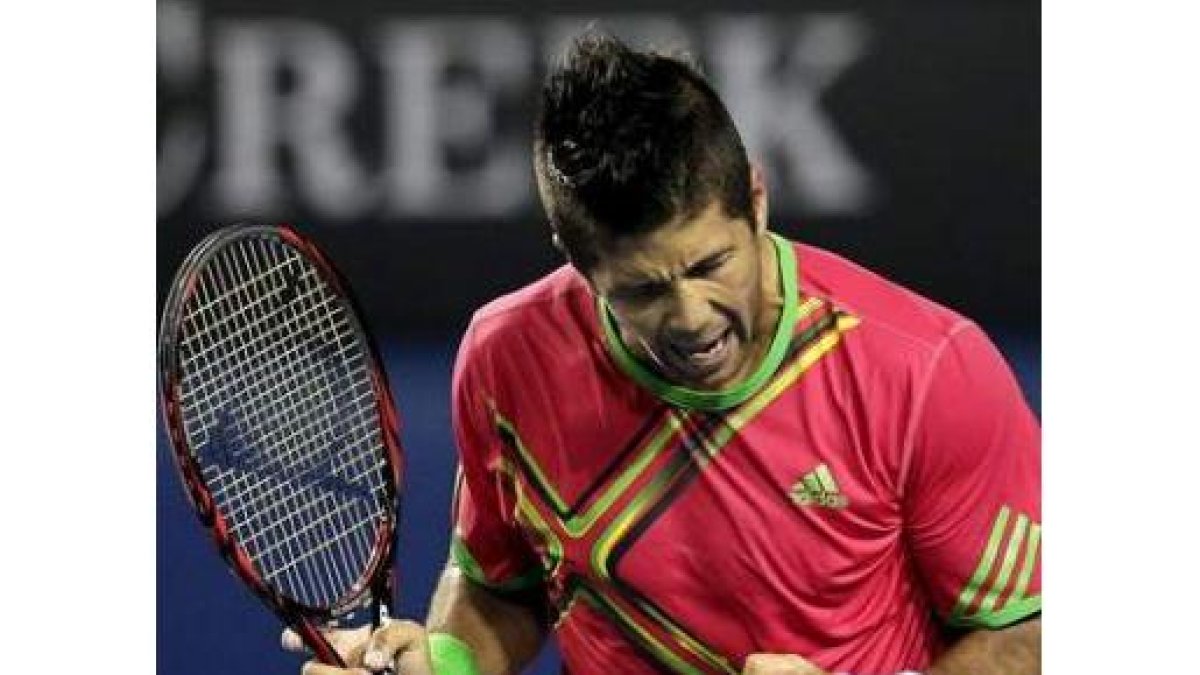 Verdasco lo celebra tras vencer al alemán Rainer Schuettler.