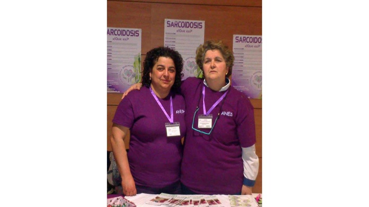 Belén Díez y Ana Rosa Alvaraz, presidenta de la asociación. DL