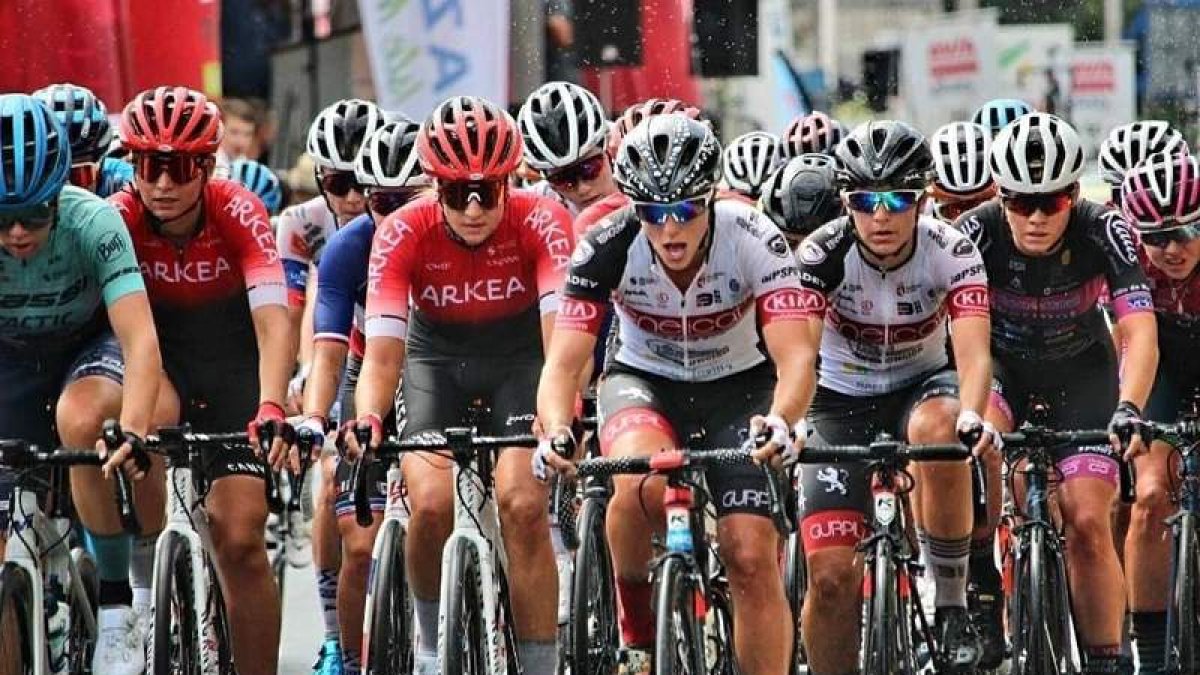 El Eneicat RBH Global fue protagonista en el Tour de Limousin celebrado en Francia. JULIE DESANLIS