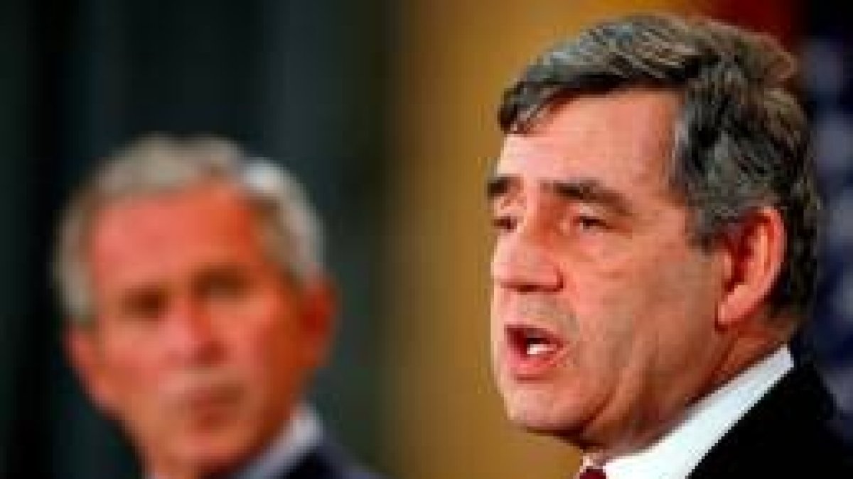 Ni los apoyos mostrados desde fuera, como en el caso de Bush han fortalecido la imgen de Brown