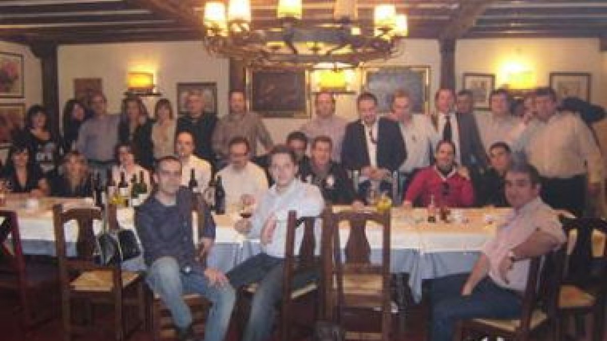 Fotografía de los participantes, cada día más, en la experiencia de Cata y Come.