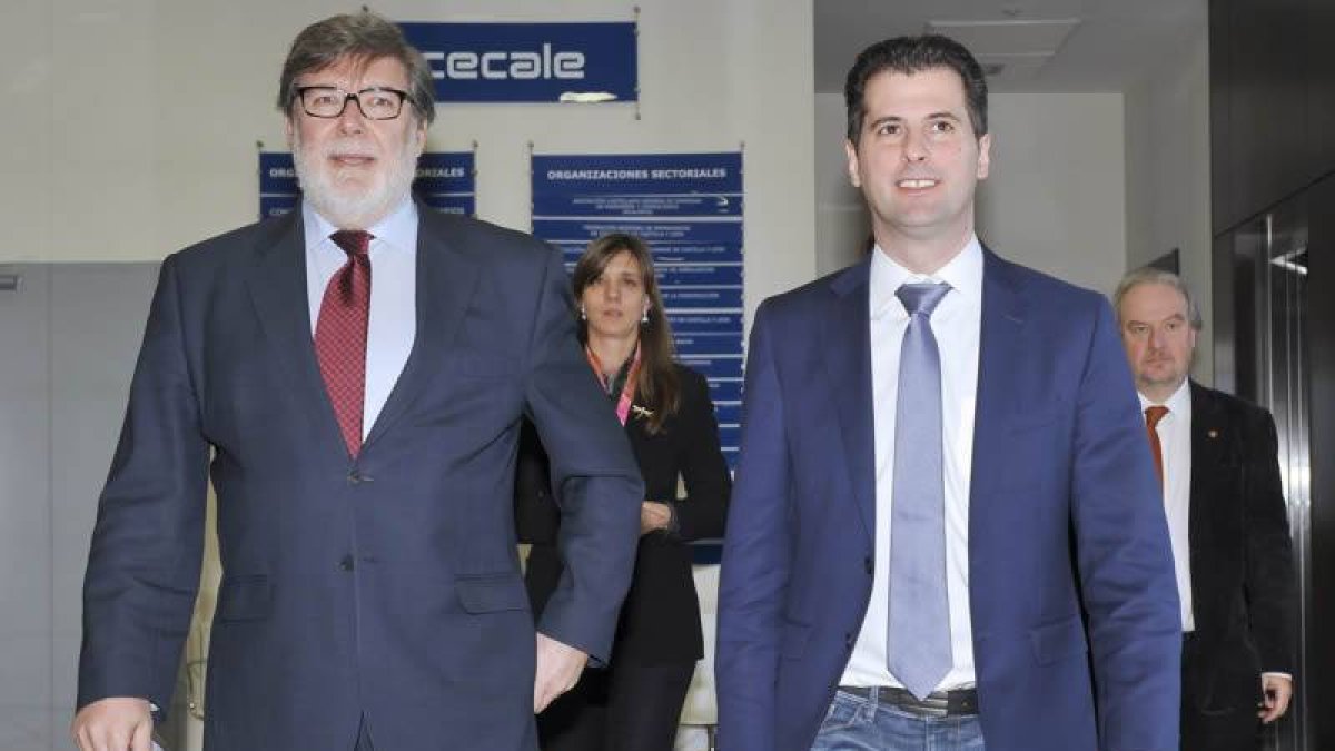 Aparicio y Tudanca, ayer, en la sede de Cecale.