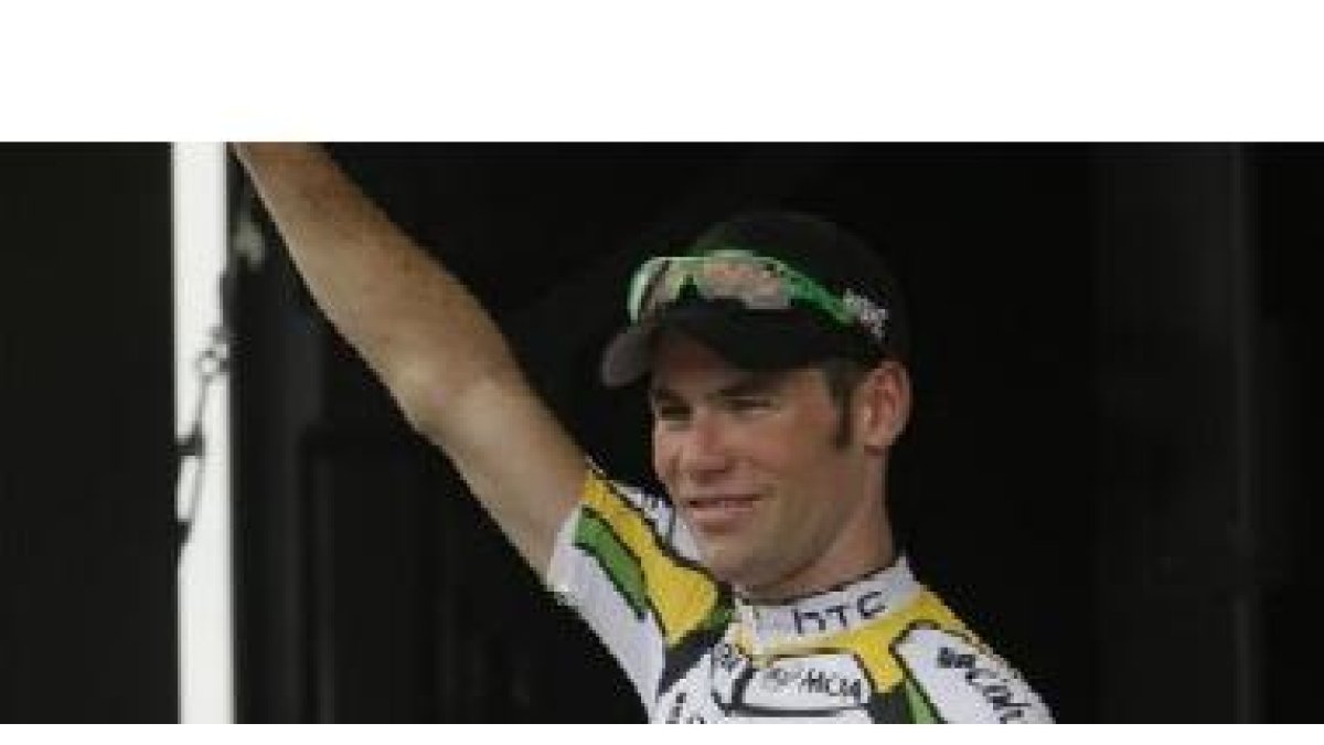 Cavendish hace un gesto de victoria tras la etapa de hoy