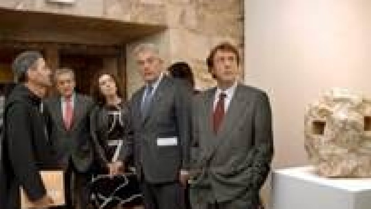 El presidente de Caja España y el de la Diputación en la exposición