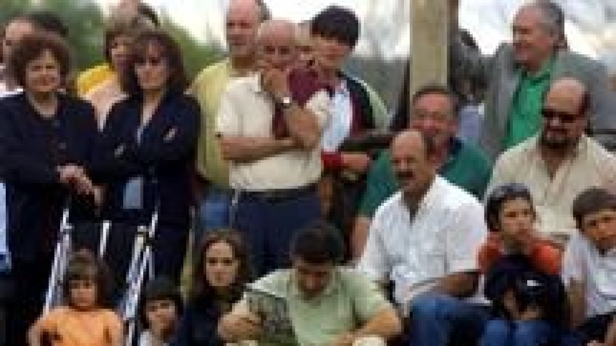 Público asistente a un corro de lucha leonesa en Villaquilambre, el municipio que más crece