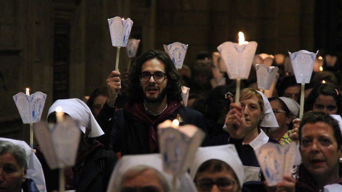 El público no faltó a su cita con la procesión de las antorchas. PEIO GARCÍA