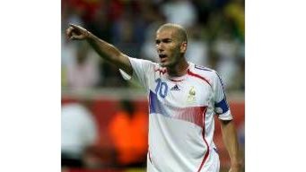 Zidane quiere prolongar su carrera hasta la final del 9 de julio en Berlín